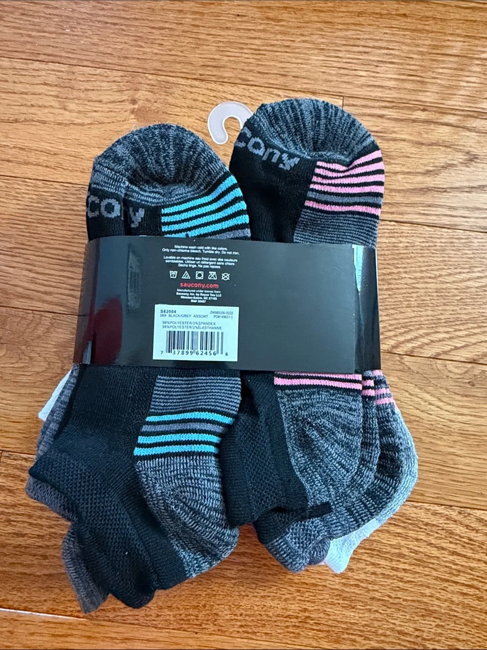 Saucony Performance no-show tab socks in an 8-pack